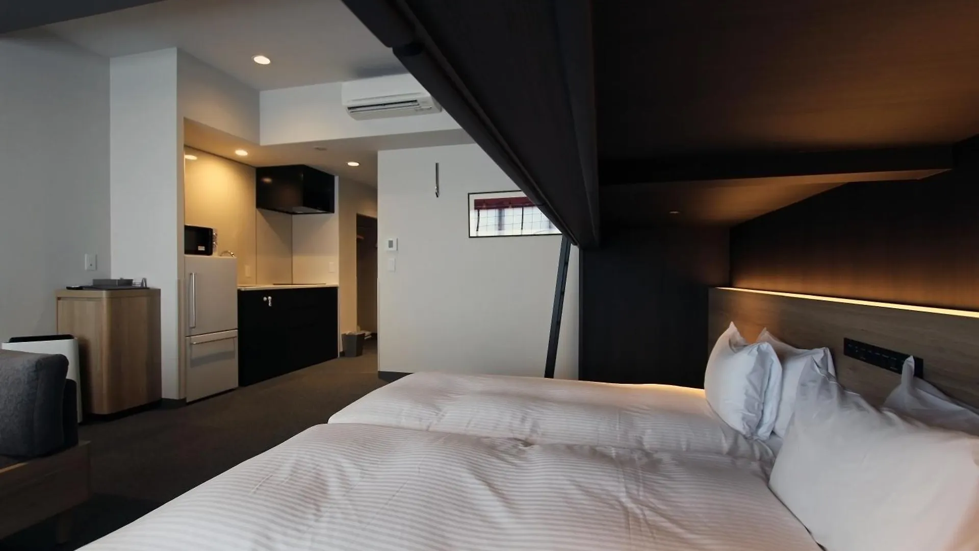 Koko Hotel Residence Kyoto Nijo Castle 4*,  日本