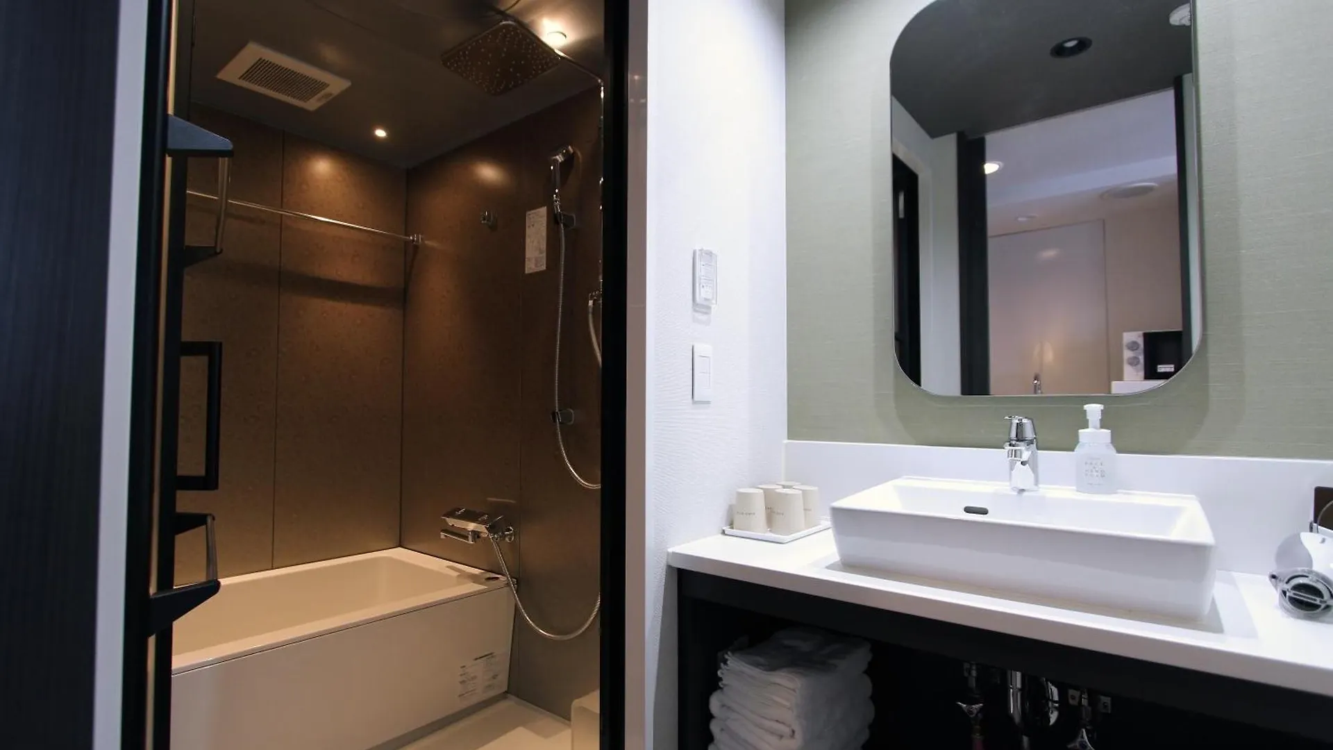 Koko Hotel Residence Kyoto Nijo Castle 4*,