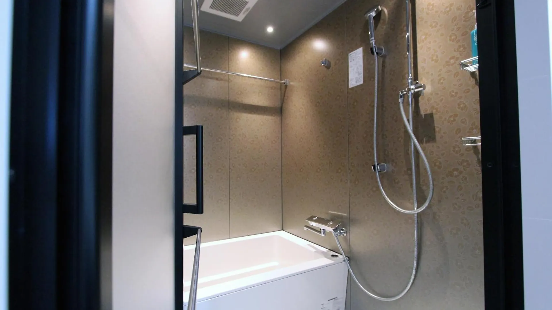 Koko Hotel Residence Kyoto Nijo Castle 4*,  日本