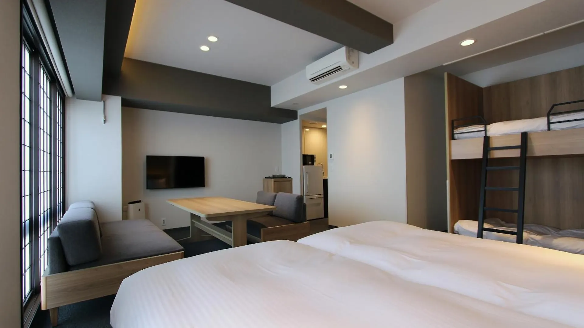 Koko Hotel Residence Kyoto Nijo Castle 4*,  日本